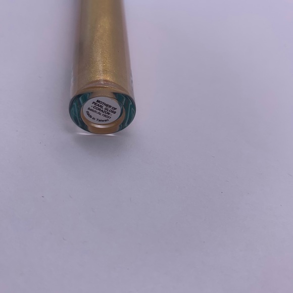 Alamar Cosmetics Mother of Pearl Gloss Corazon - Picture 2 of 2